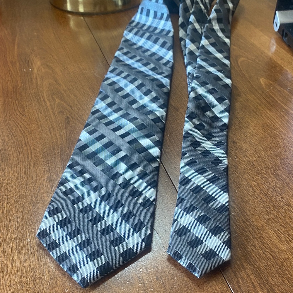 Elegant Men's Striped Tie in Black and Gray Gingham shiny
